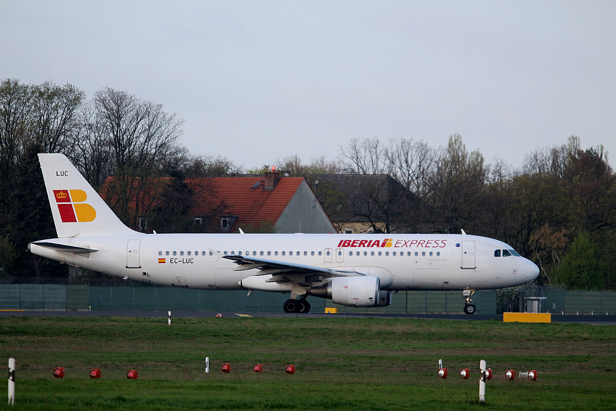 Iberia Express, Airbus A 320-214, EC-LUC, TXL, 14.04.2017