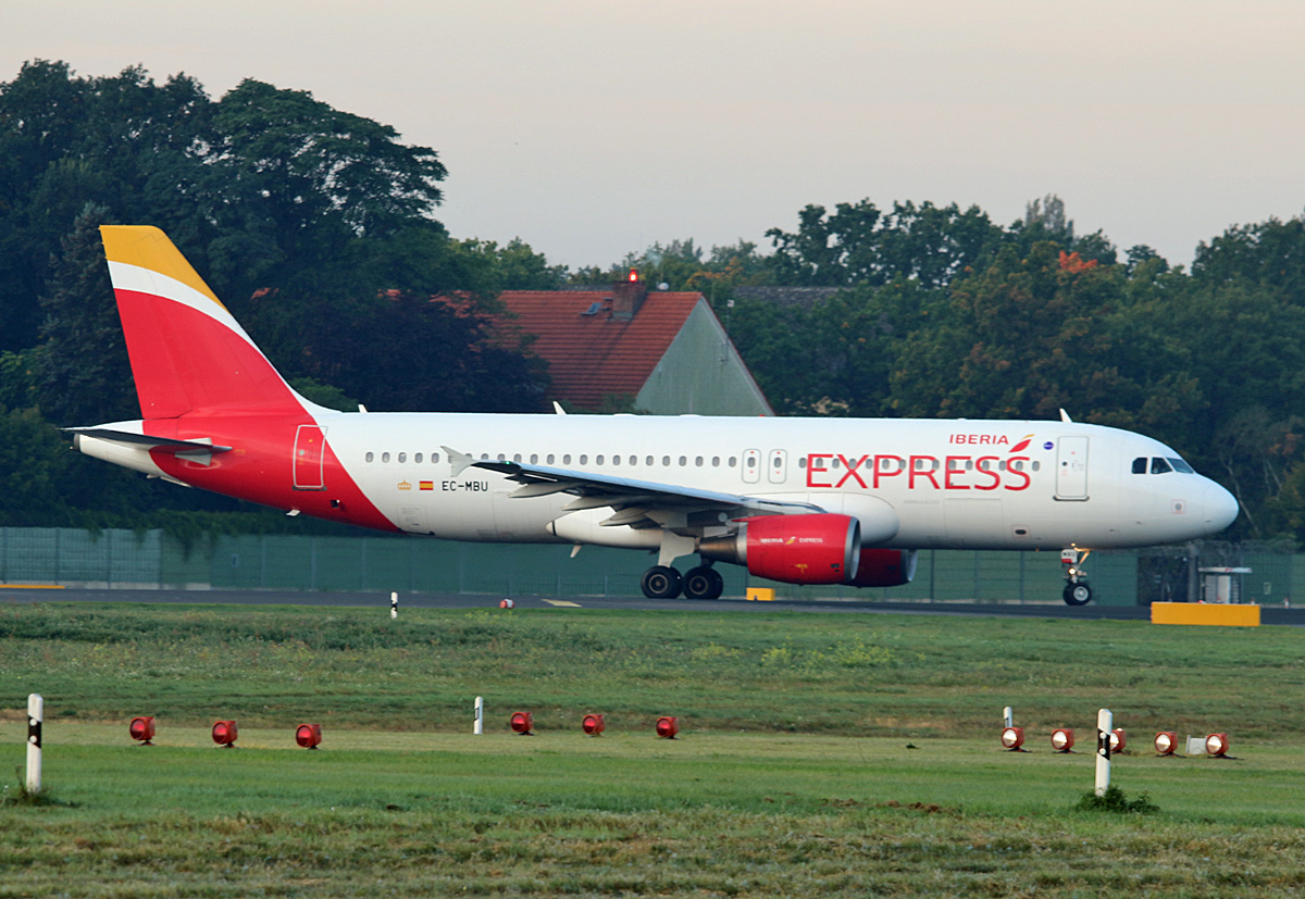 Iberia Express, Airbus A 320214, ECMBU, TXL, 23.09.2017 Flugzeug
