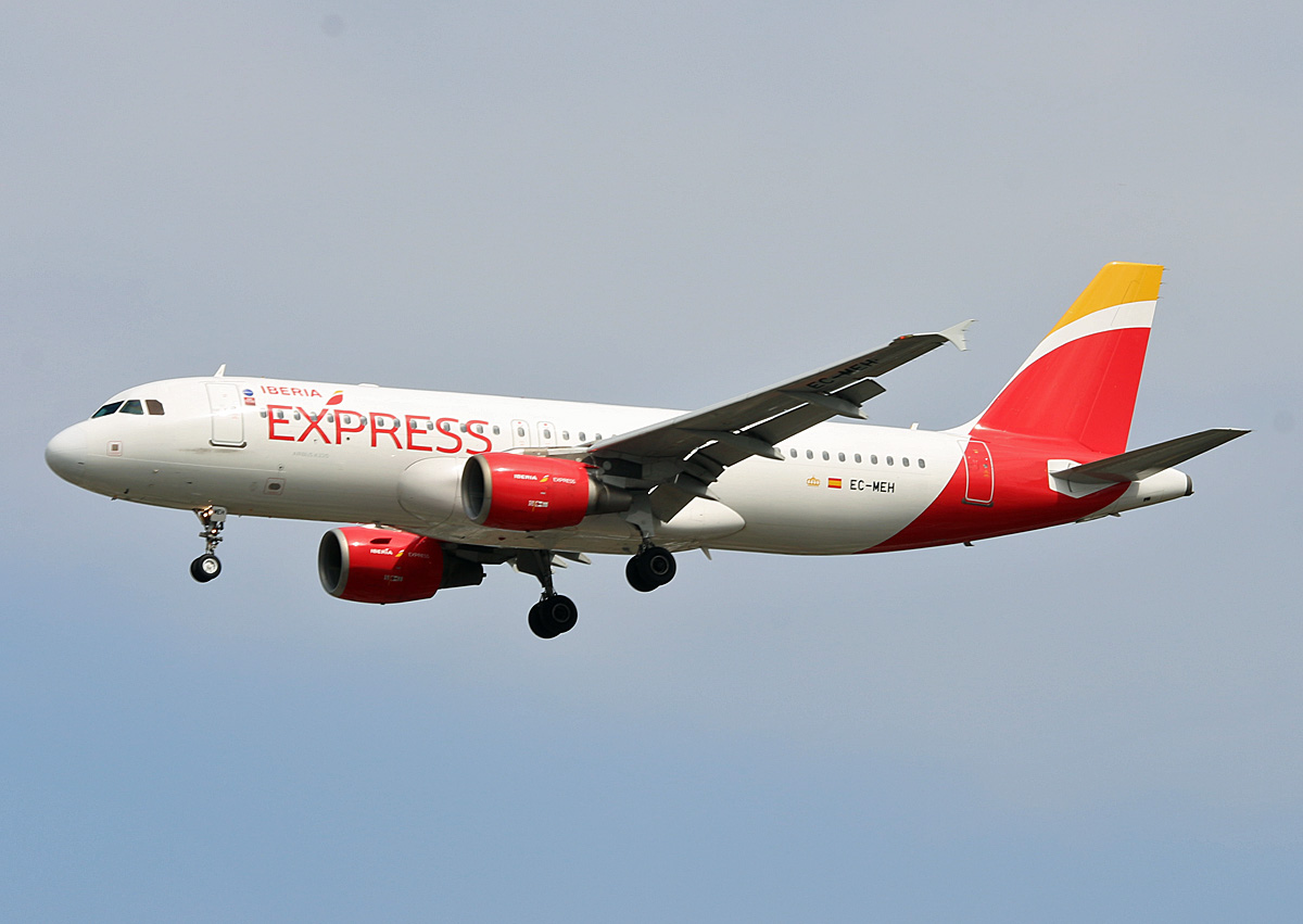 Iberia Express, Airbus A 320-214, EC-MEH, TXL, 18.08.2018