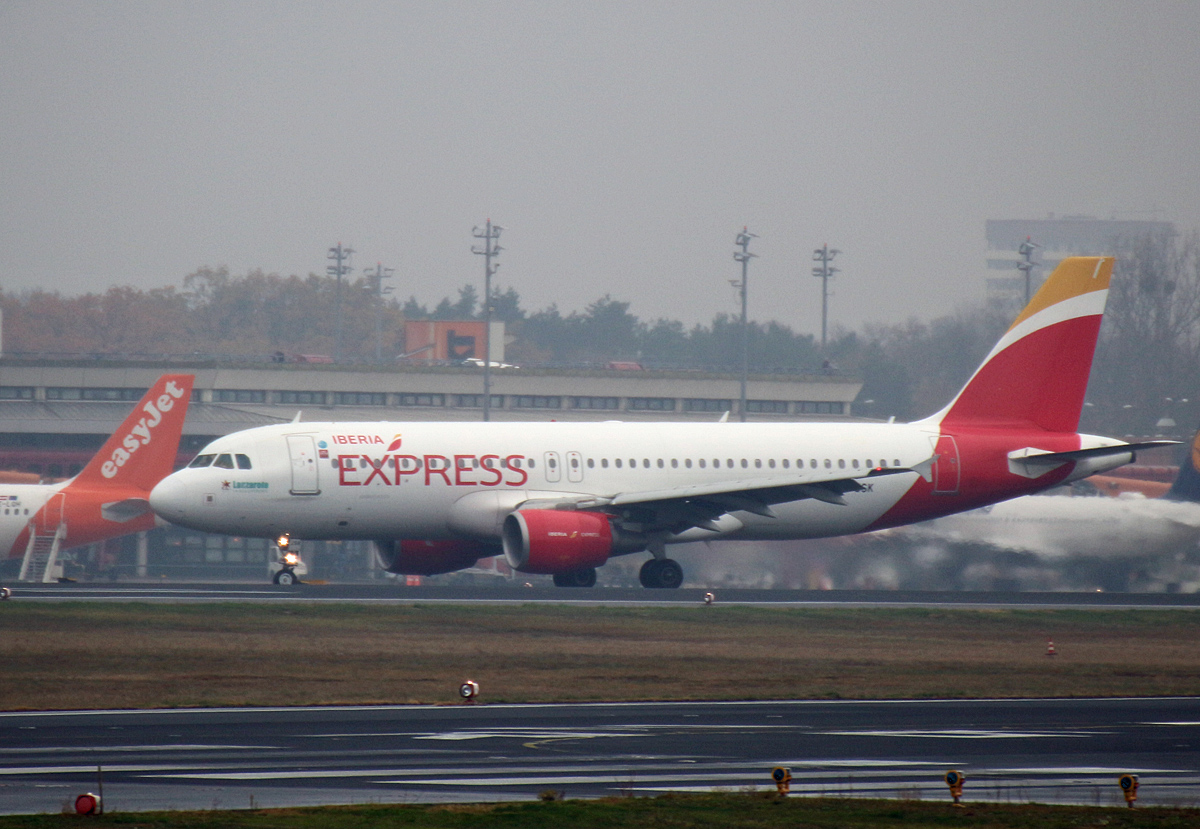Iberia Express, Airbus A 320-214, EC-JSK, TXL, 11.11.2018