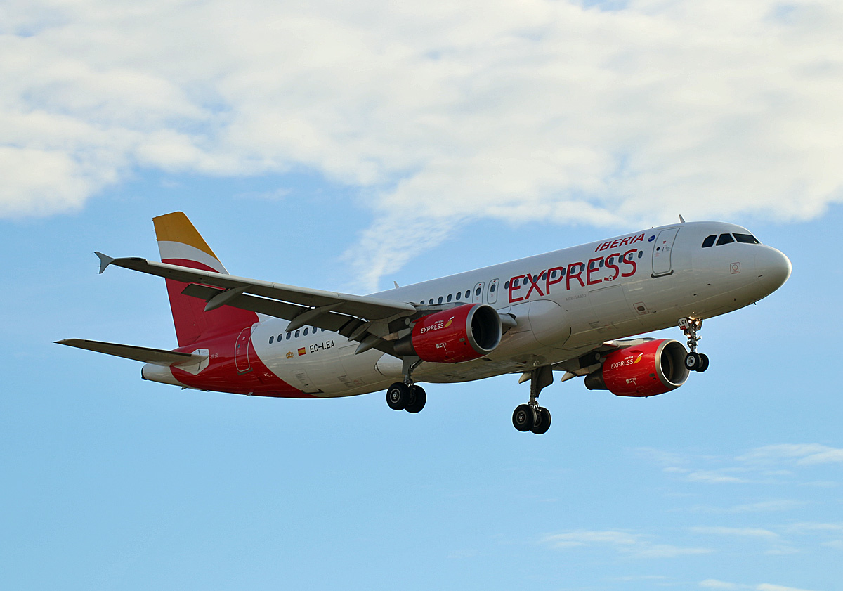 Iberia Express, Airbus A 320-214, EC-LEA, TXL, 29.12.2019
