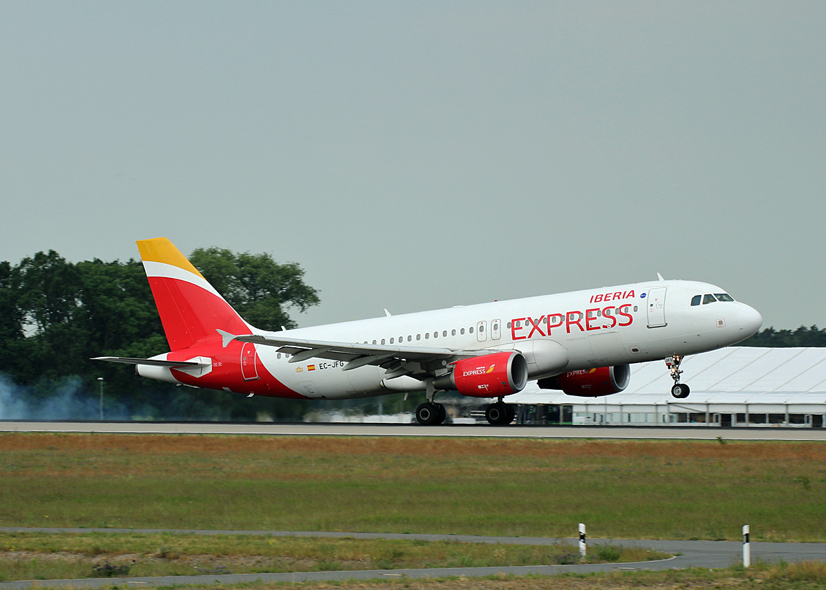 Iberia Express, Airbus A 320-214, EC-JFG, BER, 04.06.2022