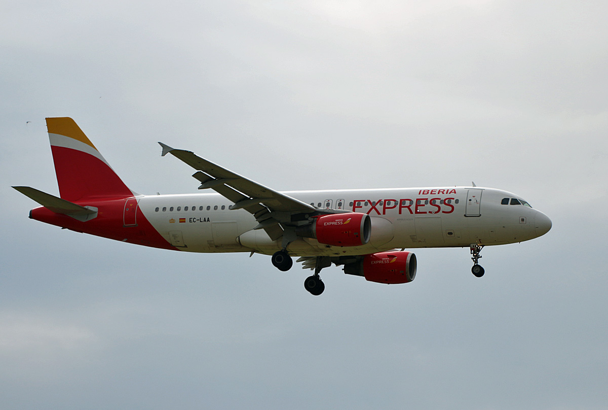 Iberia Express, Airbus A 320-214, EC-LAA, BER, 23.07.2023