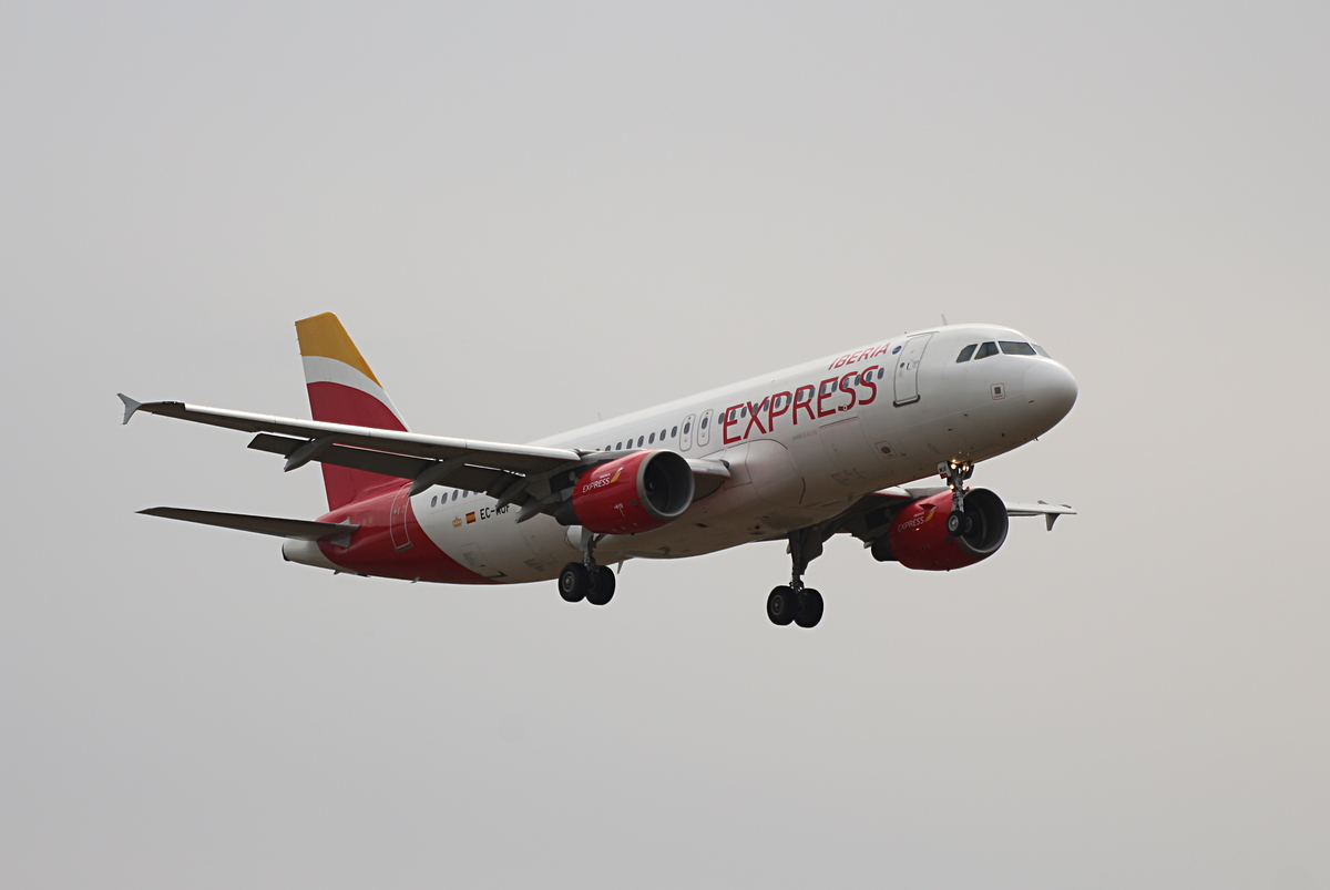 Iberia Express, Airbus A 320-214, EC-MUF, BER, 27.07.2025