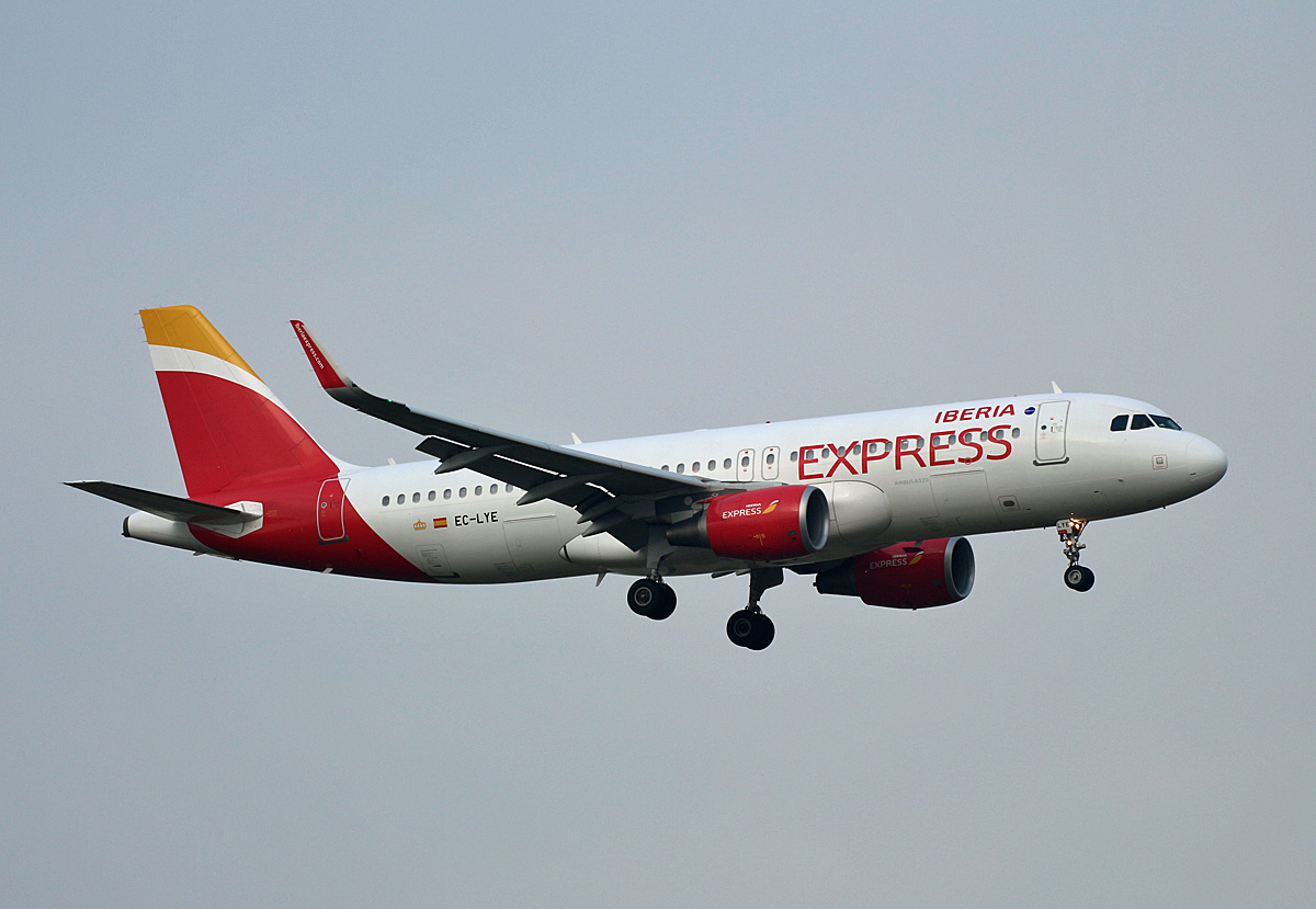 Iberia Express, Airbus A 320-216, EC-LYE, BER, 14.11.2021