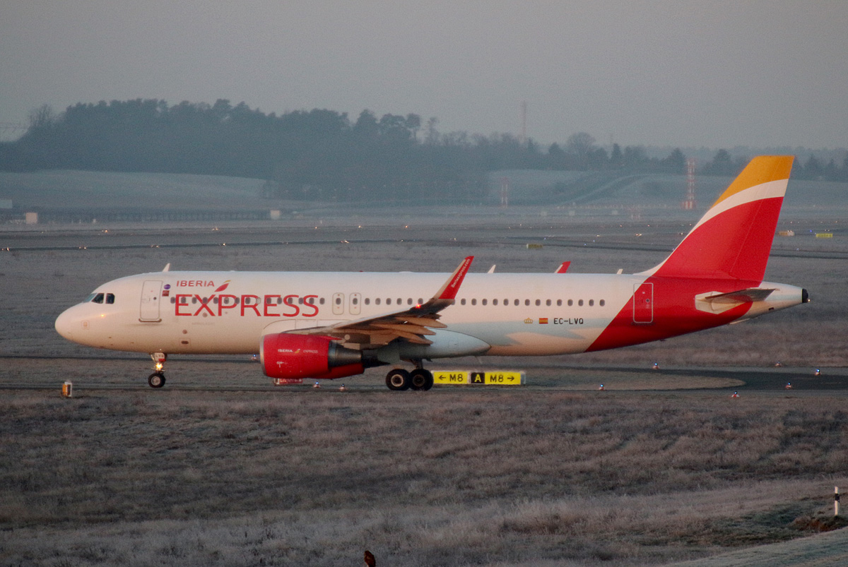 Iberia Express, Airbus A 320-216, EC-LVQ, BER, 12.02.2022