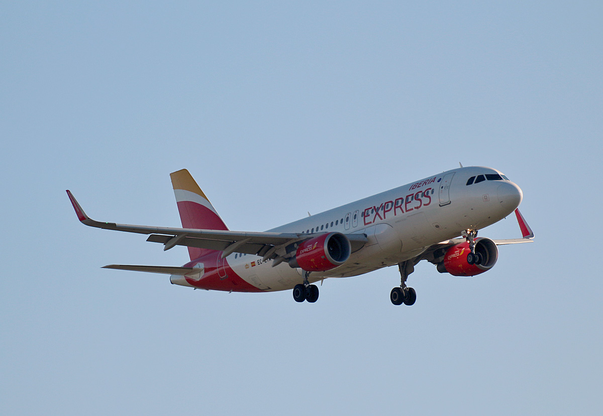 Iberia Express, Airbus A 320-216, EC-LYM, BER, 12.02.2022
