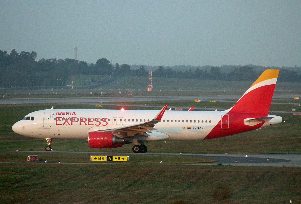 Iberia Express, Airbus A 320-216, EC-LYM, BER, 30.09.2023