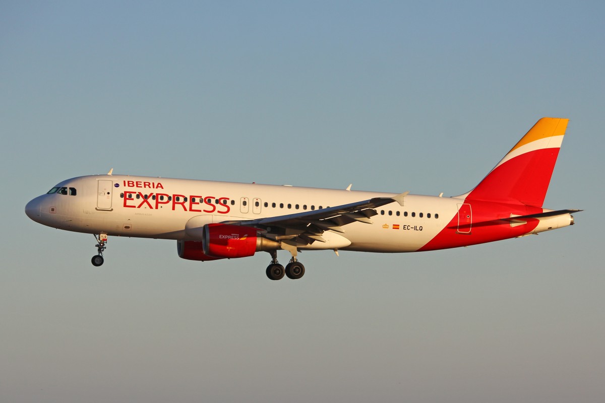 Iberia Express, EC-ILQ, Airbus A320-214, 18.Dezember 2015, ACE Lanzarote, Spain.
