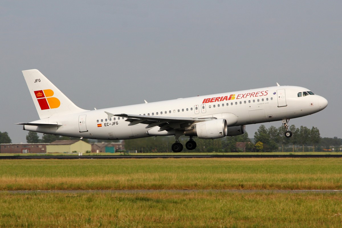 Iberia Express, EC-JFG, Airbus A320-214, 4.Juli 2015, AMS  Amsterdam, Netherlands.