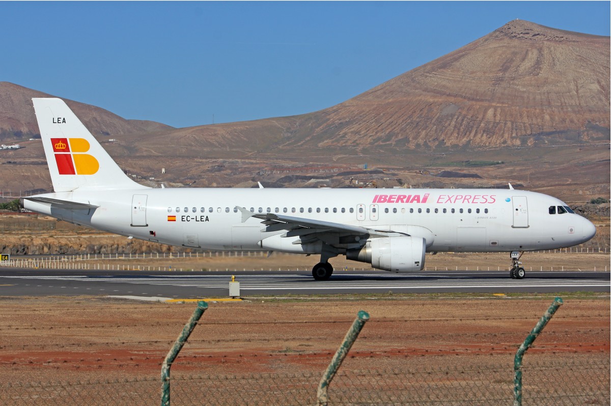 Iberia Express, EC-LEA, Airbus A320-214, 17.Dezember 2015, ACE Lanzarote, Spain.