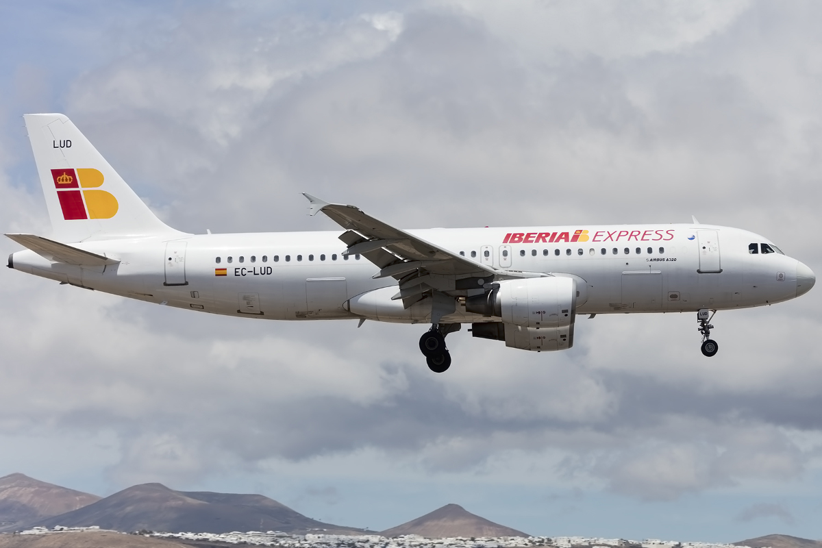 Iberia Express, EC-LUD, Airbus, A320-214, 17.04.2016, ACE, Arrecife, Spain




