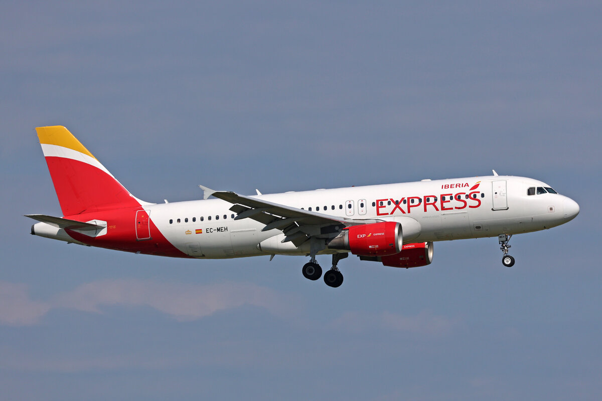 Iberia Express, EC-MEH, Airbus A320-214, msn: 1450, 20.Mai 2023, AMS Amsterdam, Netherlands.