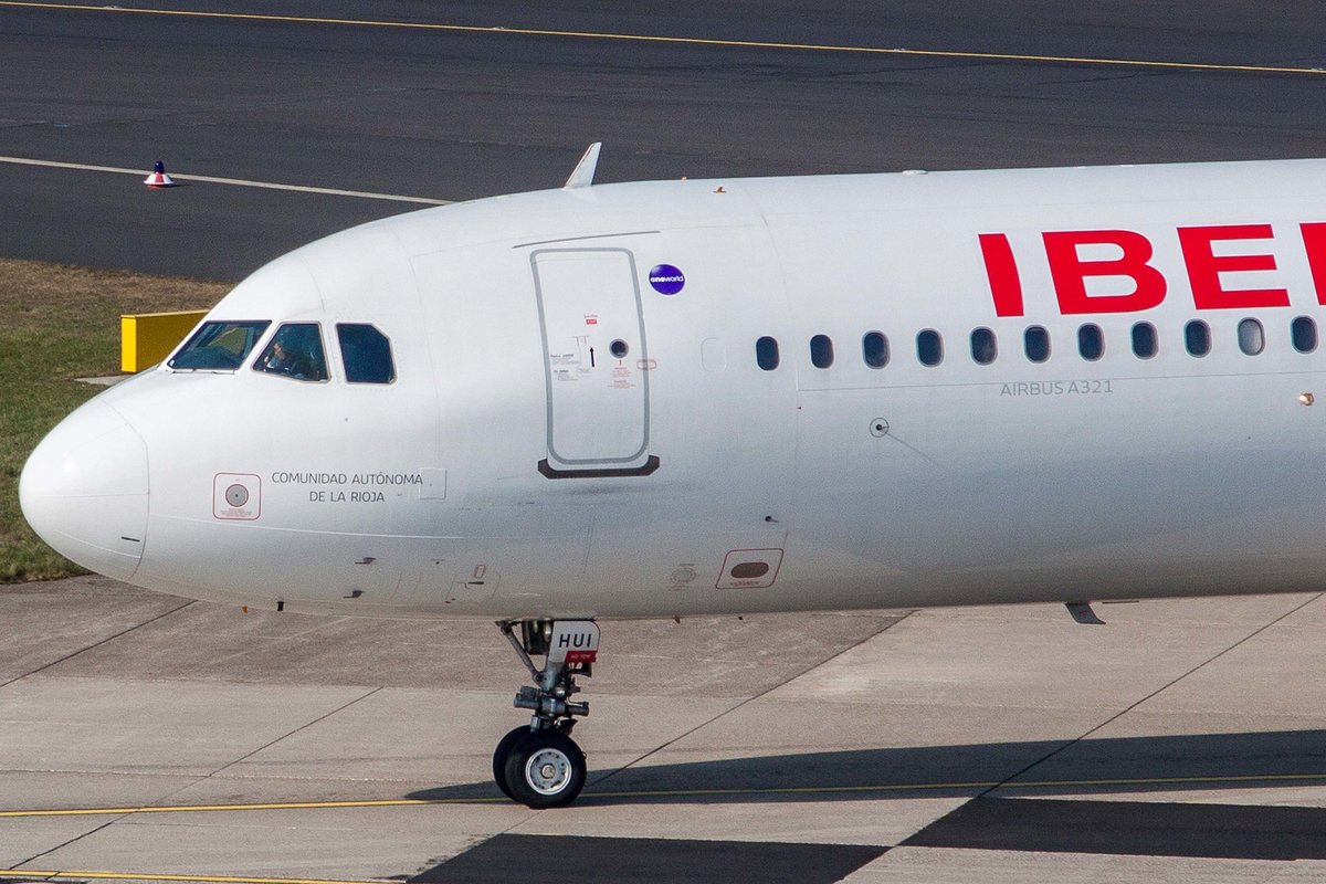 Iberia (IB-IBE), EC-HUI, Airbus, A 321-212 (Bug/Nose), 10.03.2016, DUS-EDDL, Düsseldorf, Germany