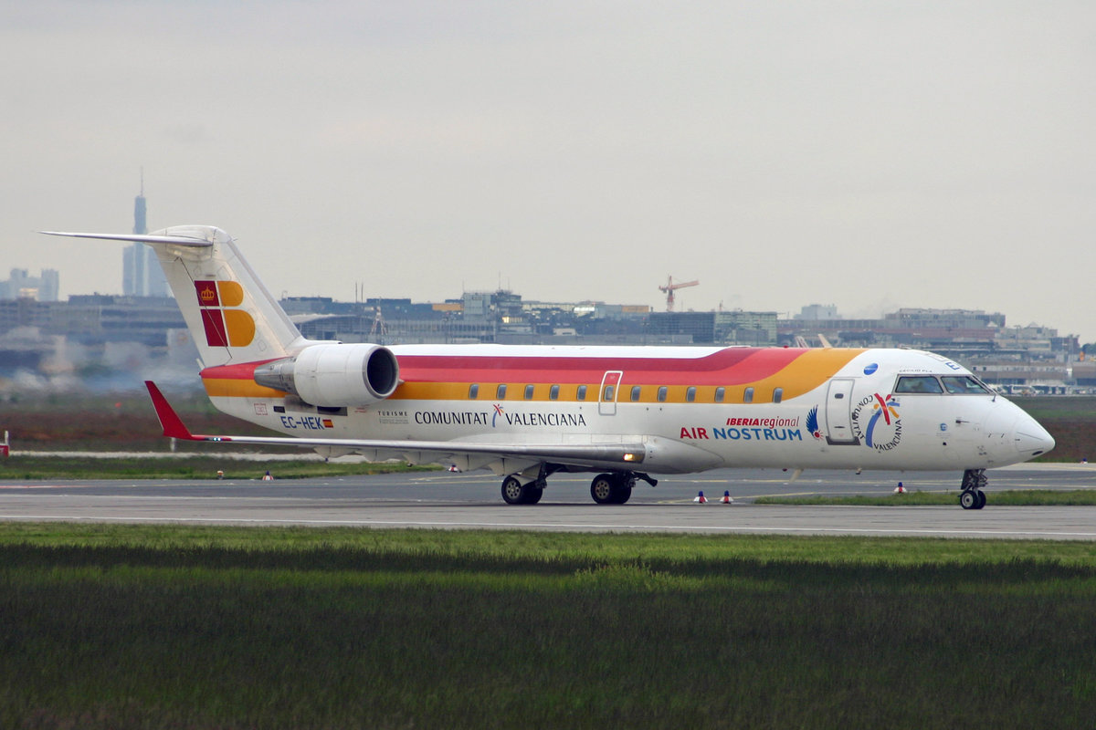 Iberia Regional (Operated by Air Nostrum), EC-HEK, Bombardier CRJ-200ER, msn: 7320, 17.Mai 2005, FRA Frankfurt, Germany.