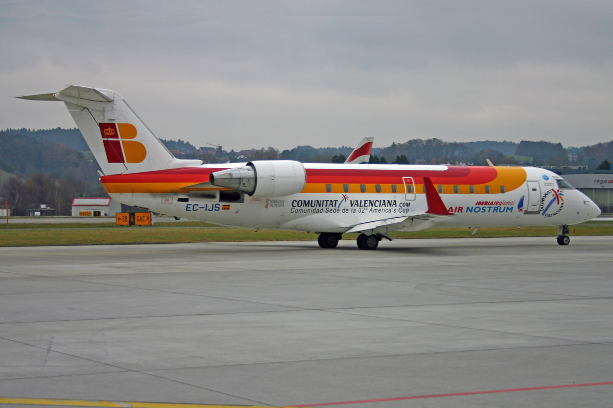 Iberia Regional (Operated by Air Nostrum), EC-IJS Bombardier CRJ-200ER, msn: 7706, 10.Dezember 2005, ZRH Zürich, Switzerland.