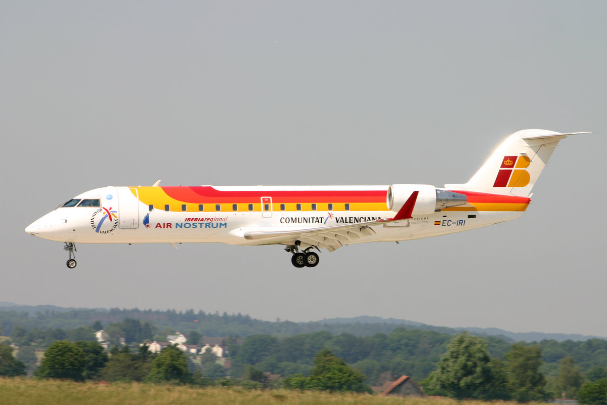 Iberia Regional (Operated by Air Nostrum), EC-IRI Bombardier CRJ-200ER, msn: 7851, 22.Juni 2005, ZRH Zürich, Switzerland.