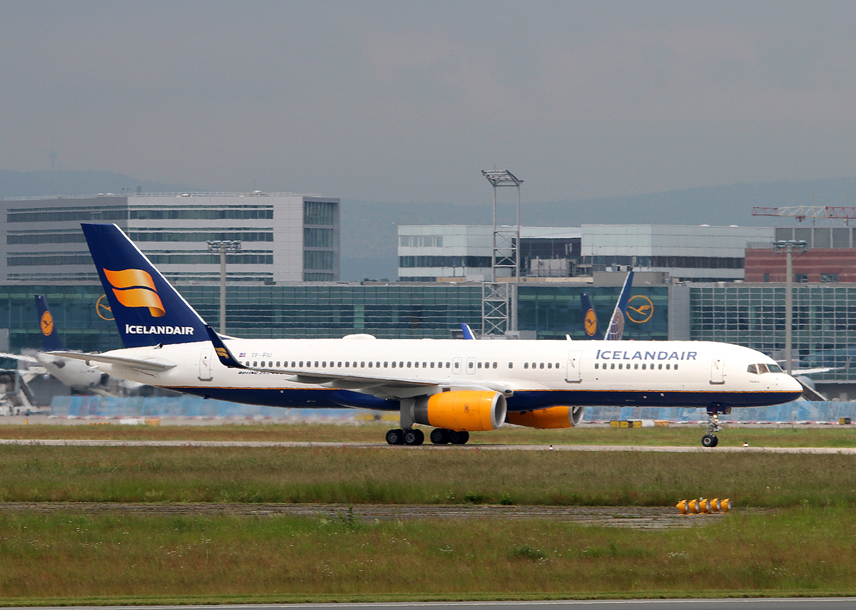 Iceland Air B 757-256 TF-FIU bei der Ankunft in Frankfurt am 10.06.2013