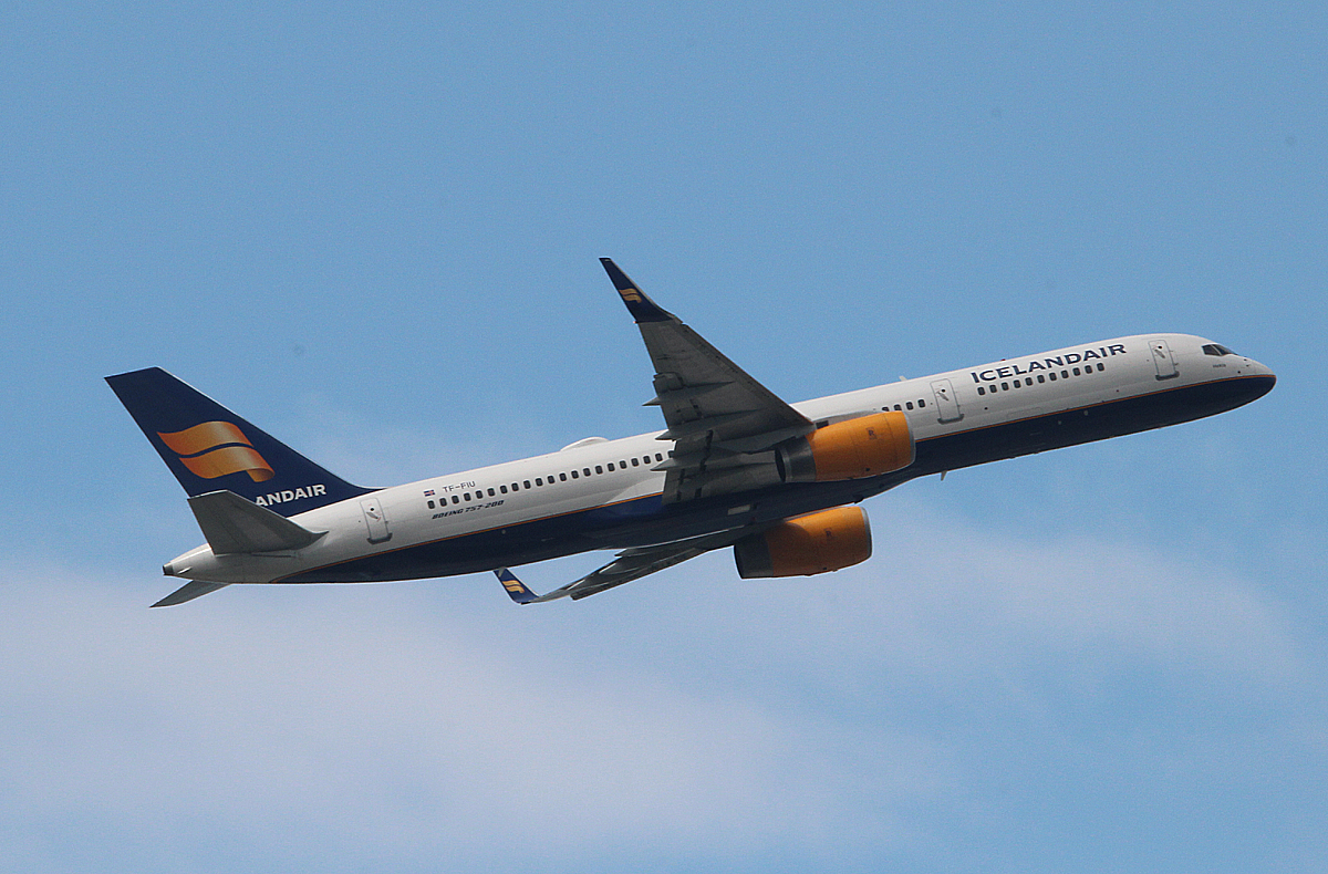Iceland Air B 757-256 TF-FIU beim Start in Frankfurt am 10.06.2013
