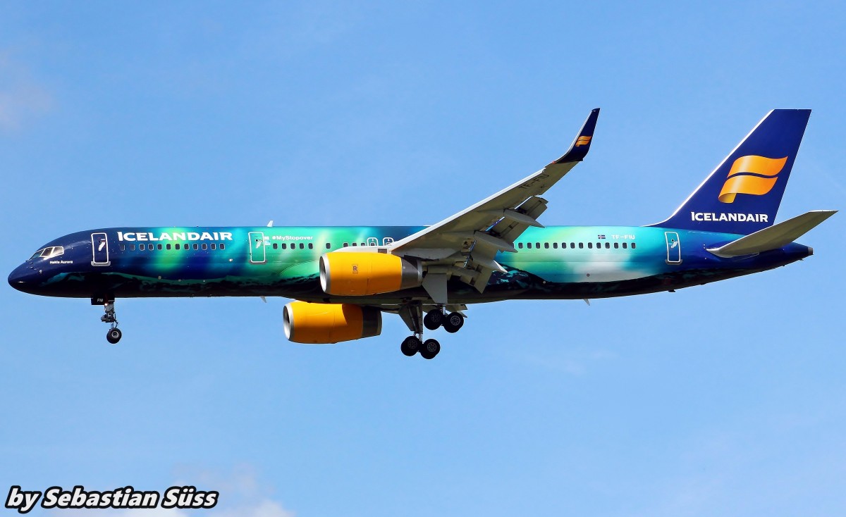 Icelandair B752 TF-FIU with the Nothern Lights special livery on short final rwy 18R @ Amsterdam Airport Schiphol. 17.5.15