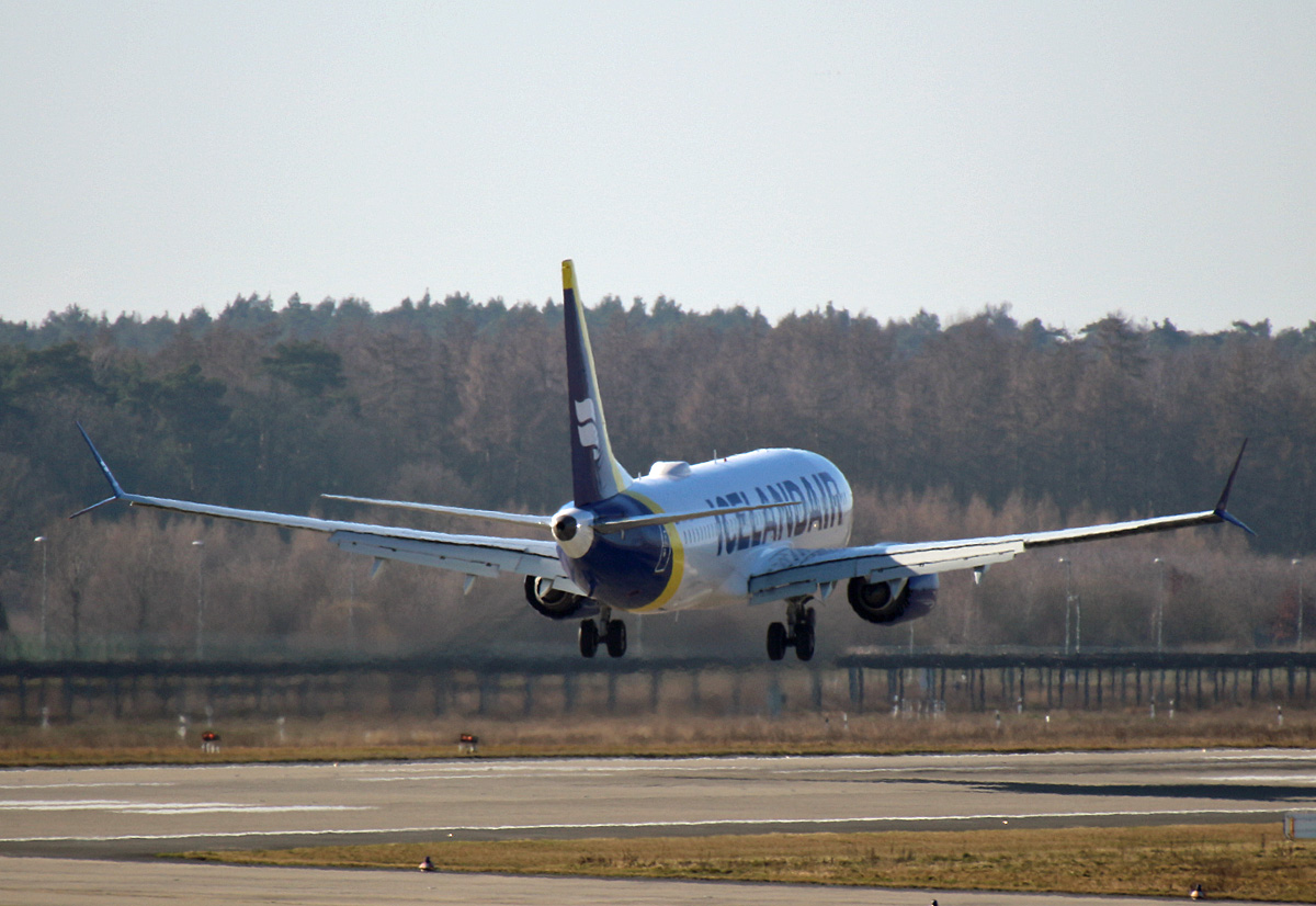 Icelandair, Boeing B 737 MAX 8, TF-ICY, BER, 12.02.2022