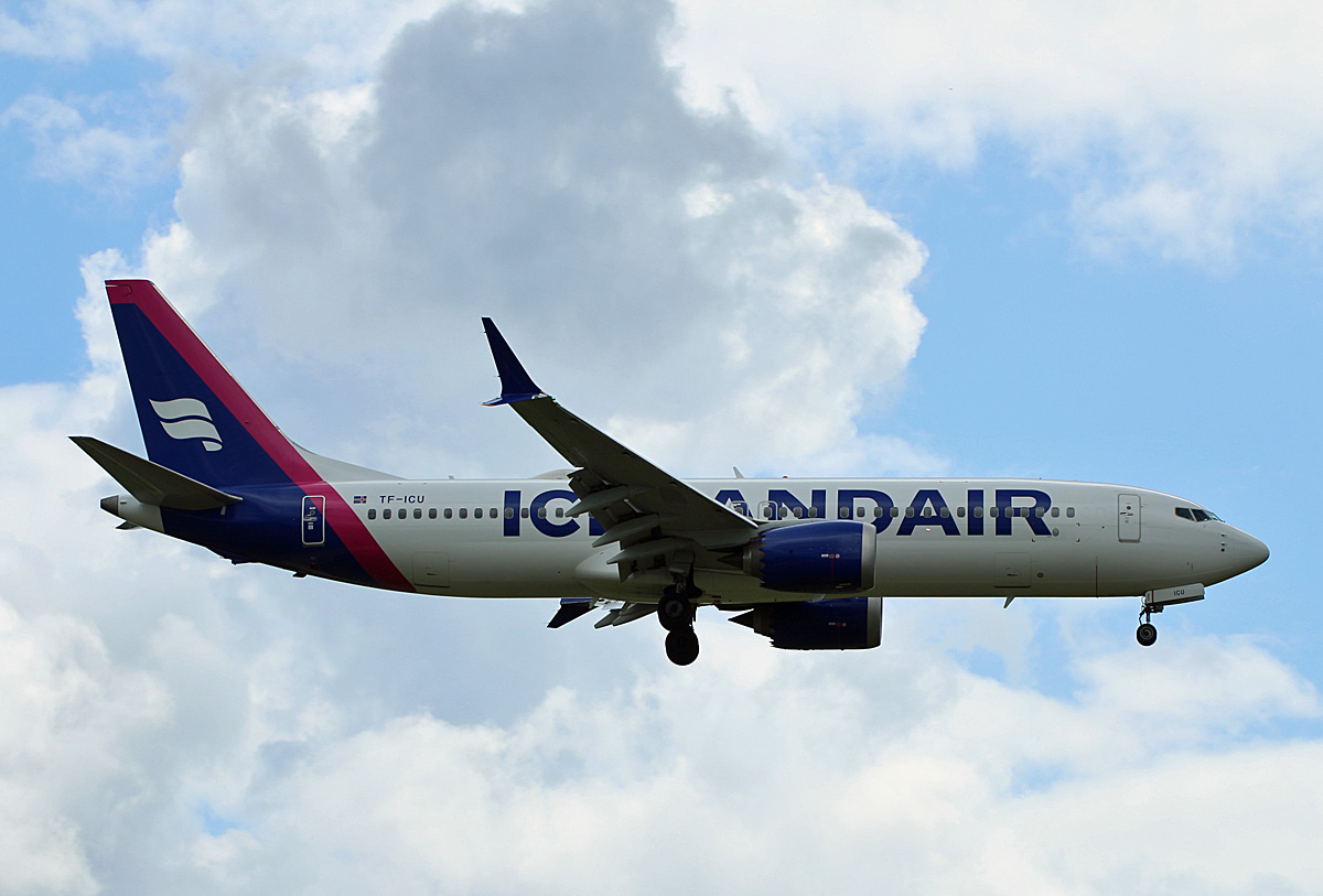Icelandair, Boeing B 737 MAX 8, TF-ICU, BER, 21.05.2022