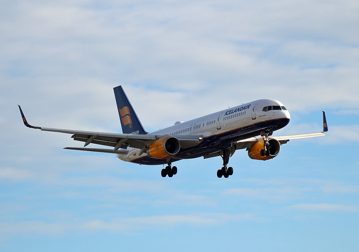Icelandair, Boeing B 757-256, TF-LLX, TXL, 29.12.2019