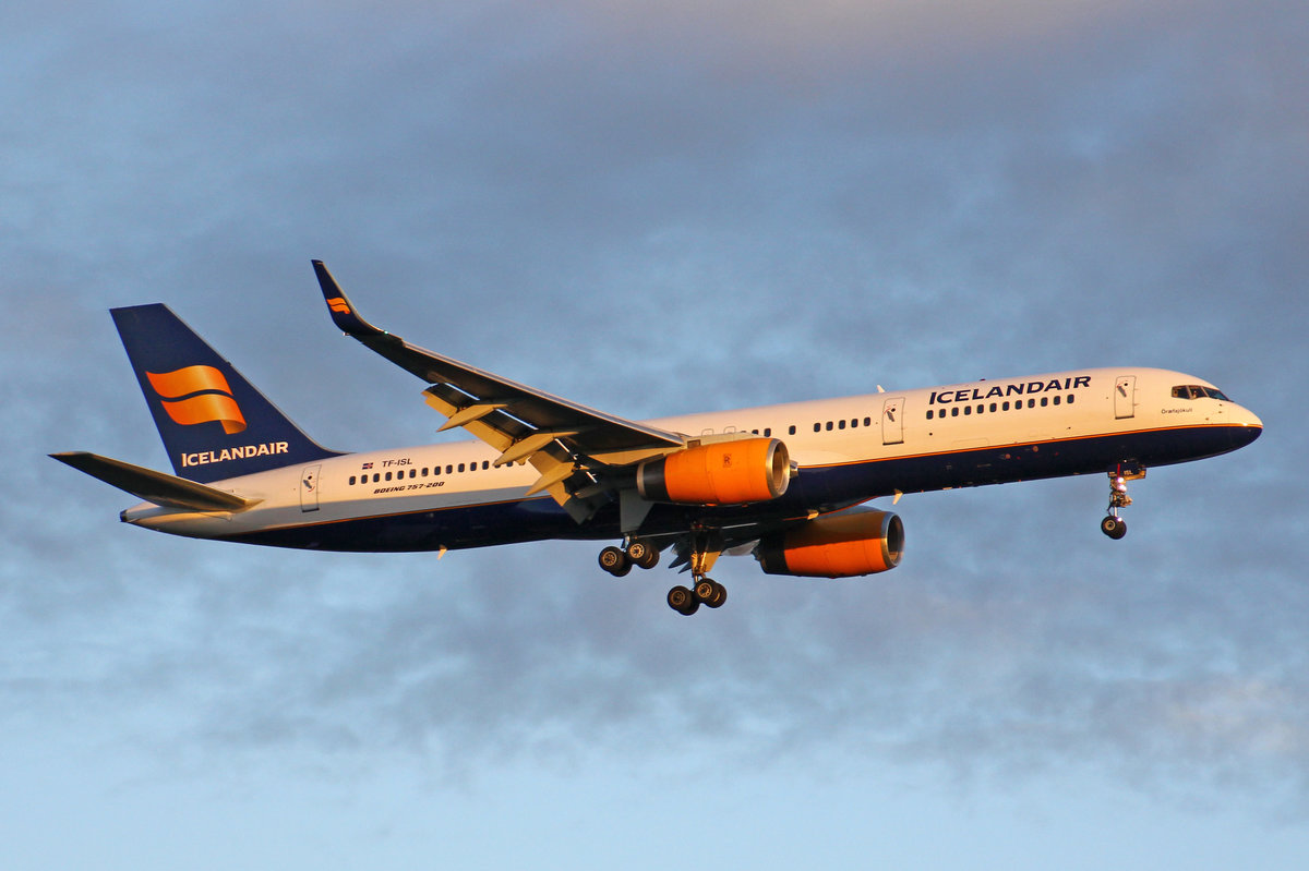 Icelandair, TF-ISL, Boeing 757-223 (W), 01.Juli 2016, LHR London Heathrow, United Kingdom.