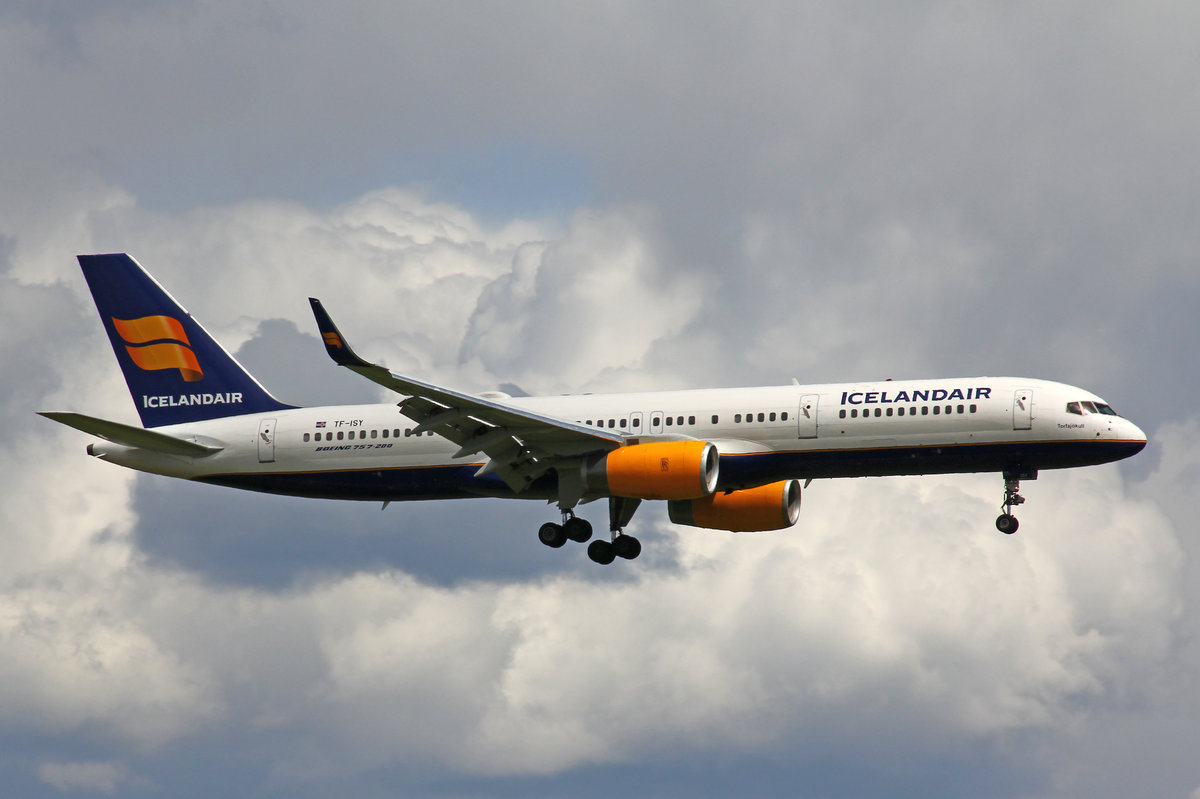 Icelandair, TF-ISY, Boeing 757-223 (W), 28.April 2016, ZRH Zürich, Switzerland.
