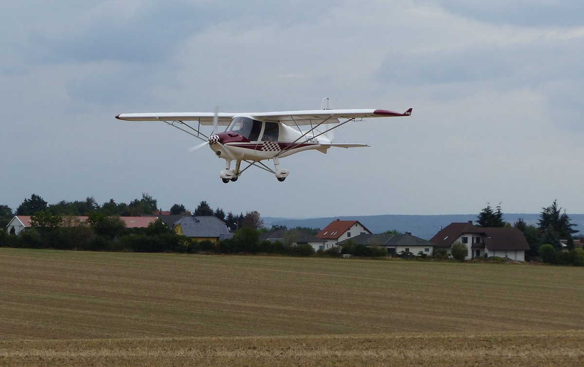 Ikarus Comco C-42 C vor der Landung auf der Piste 06 in Gera (EDAJ) am 1.9.2018