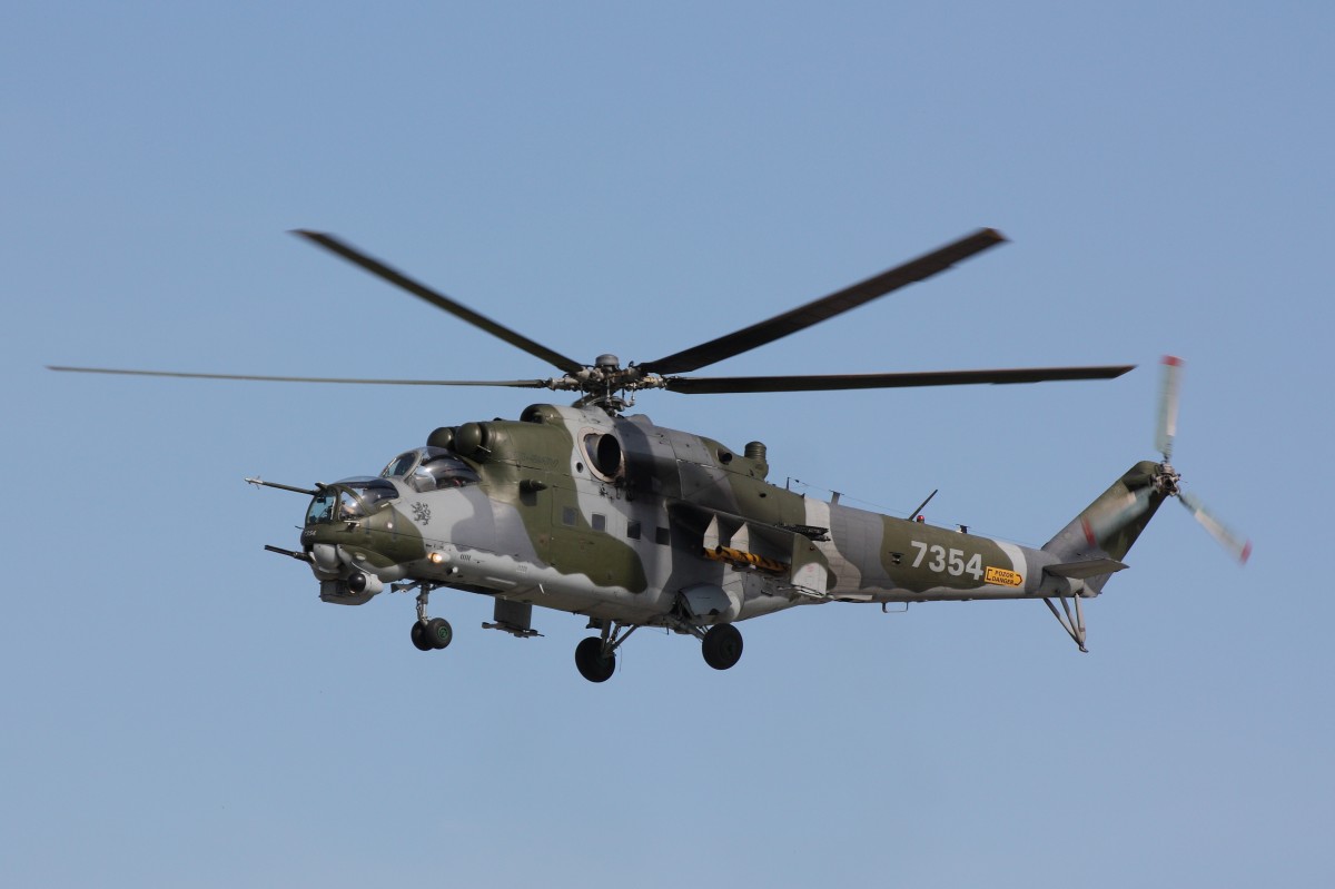 ILA 2014: Flugvorführung mit einer Mil Mi-24W (7354) der tschechischen Streitkräfte. Fotografiert am 25.05.2014. 