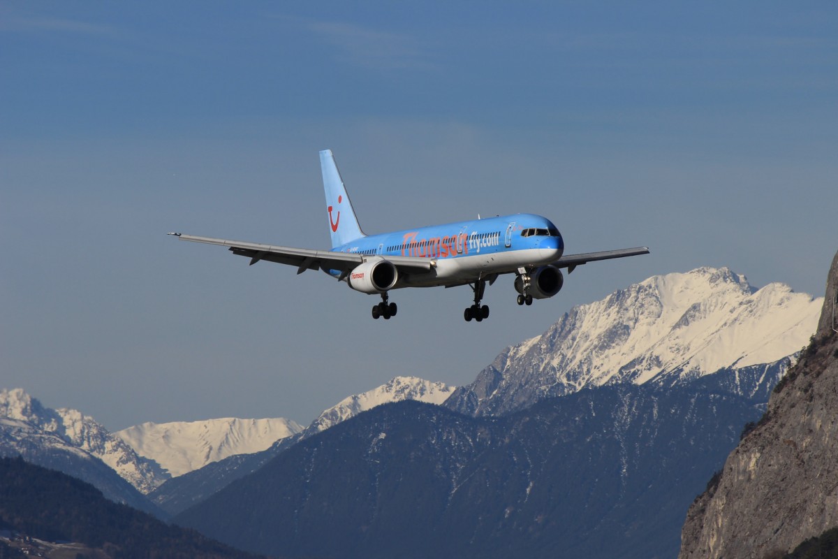 INN Innsbruck-Kranebitten, Austria, 15. Februar 2014, Thomson Airways Boeing 757-200 G-BYAT von London LGW

Flugnr. TOM4647