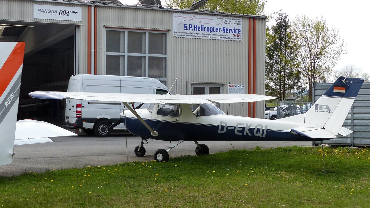 Isar Aviation, Cessna 150K vor der Technikhalle in Landshut (EDML) 