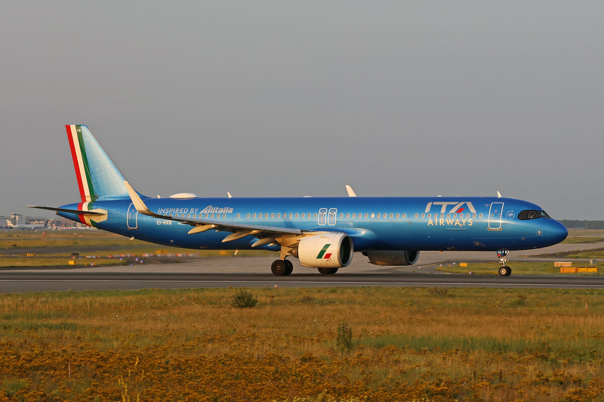 ITA Airways, EI-HXB, Airbus A321-271NX, msn: 11657,  Edoardo Mangiarotti   Inspired by Alitalia , 13.August 2025, FRA Frankfurt, Germany.