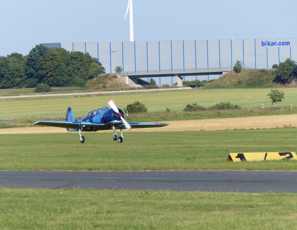 Jakowlew YAK-52, SP-YUH beim Start in Gera (EDAJ) am 13.8.2016