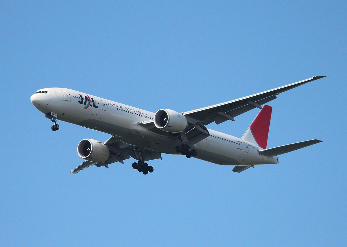 JAL B 777-346(ER) JA740J bei der Landung in Frankfurt am 11.06.2013