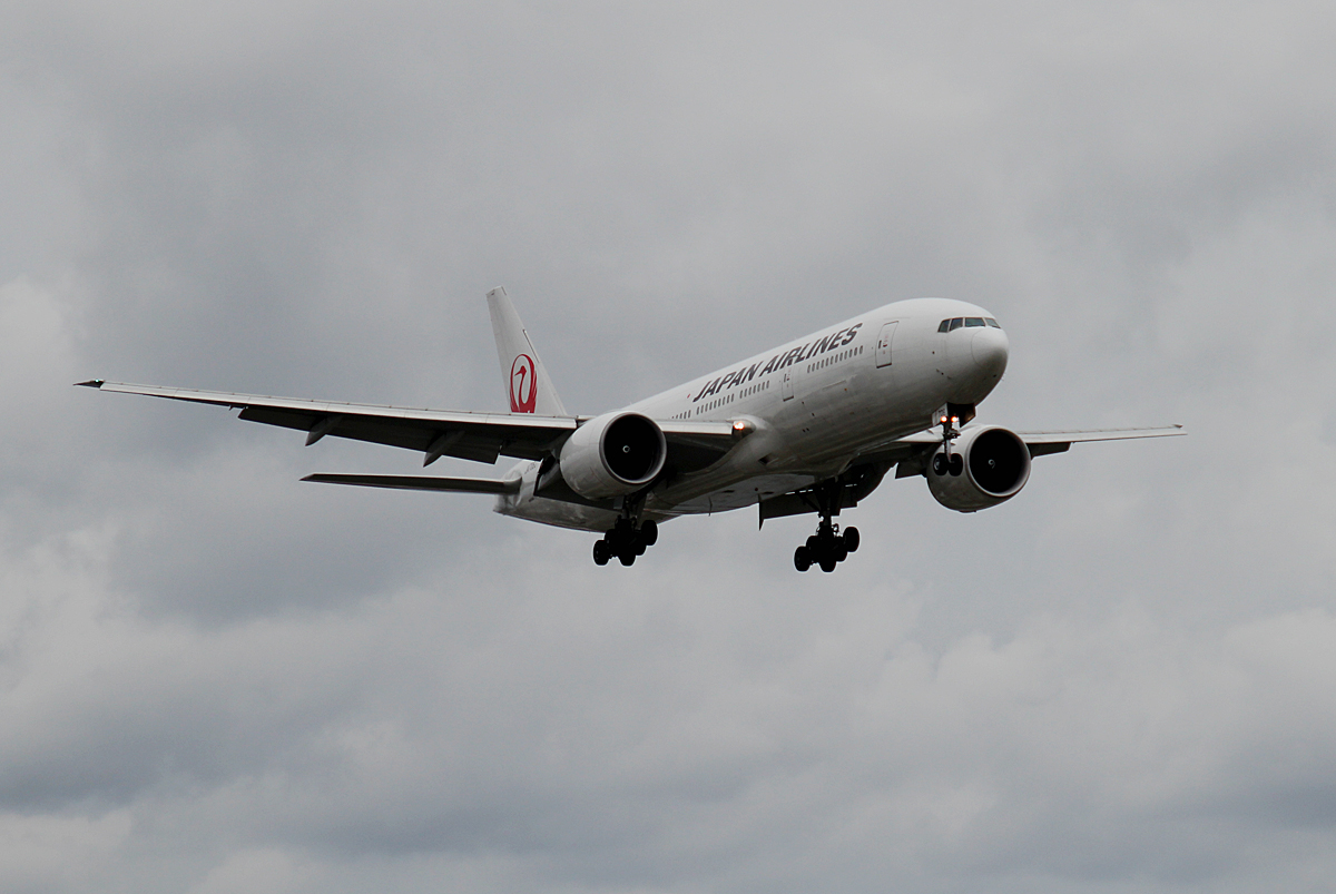 Japan Airlines, Boeing B 777-246(ER), JA706J, TXL, 14.07.2016