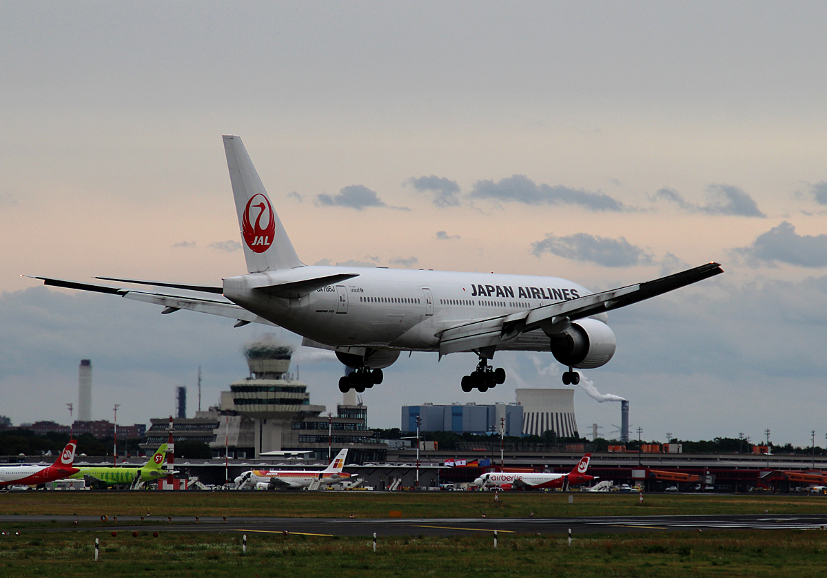 Japan Airlines, Boeing B 777-246(ER), JA706J, TXL, 14.07.2016