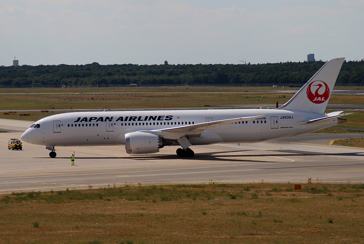 Japan Airlines, Boeing B 787-8 Dreamliner, JA838J, TXL, 20.07.2018