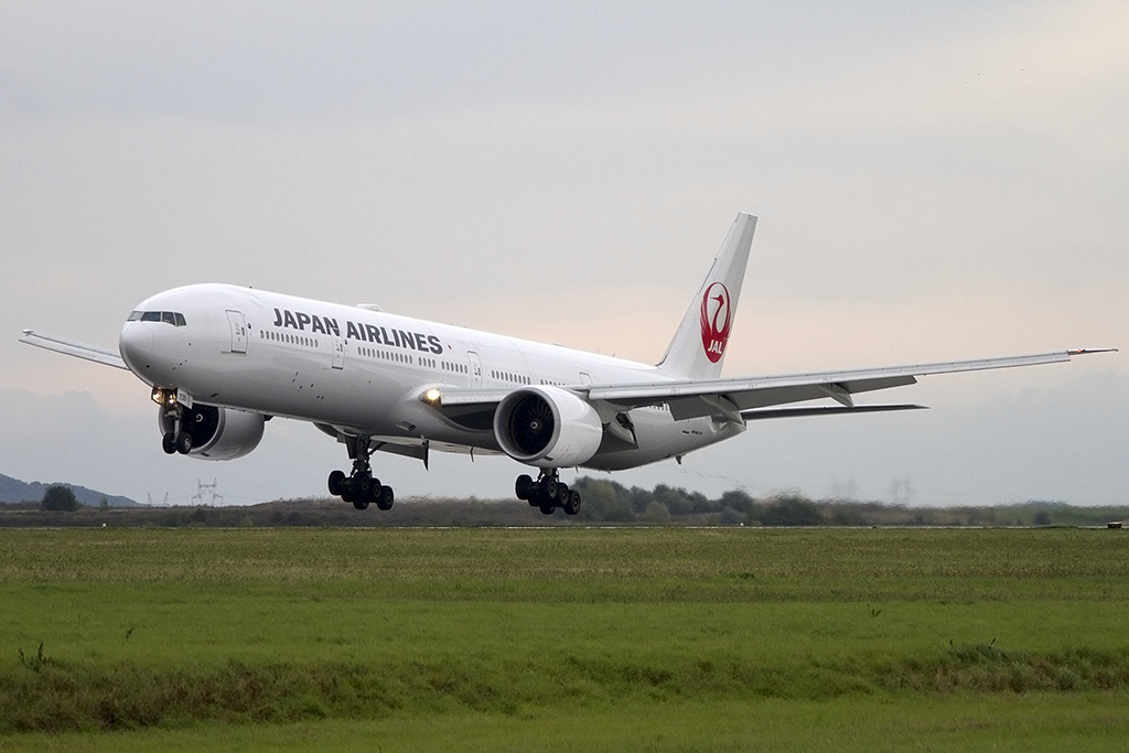 Japan Airlines, JA735J, Boeing, B777-346ER, 20.10.2013, CDG, Paris, France 





