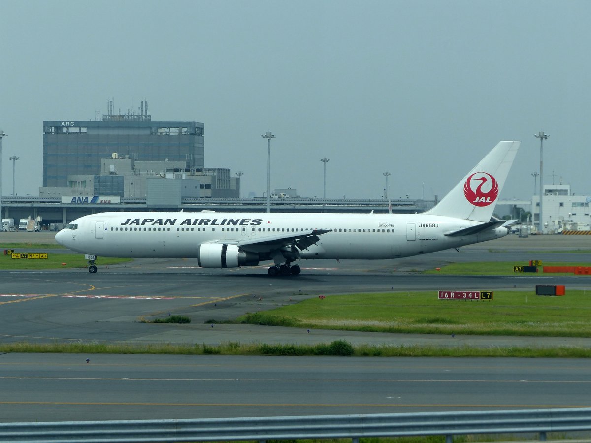Japan Airlines (JAL), JA658J, Boeing 767, Tokyo-Haneda Airport (HND), 28.5.2016