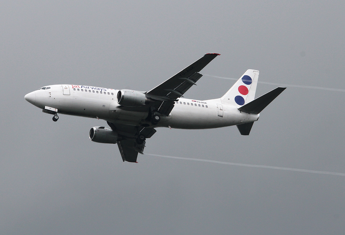 JAT Airways B 737-3H9 YU-ANK bei der Landung in Frankfurt am 09.06.2013