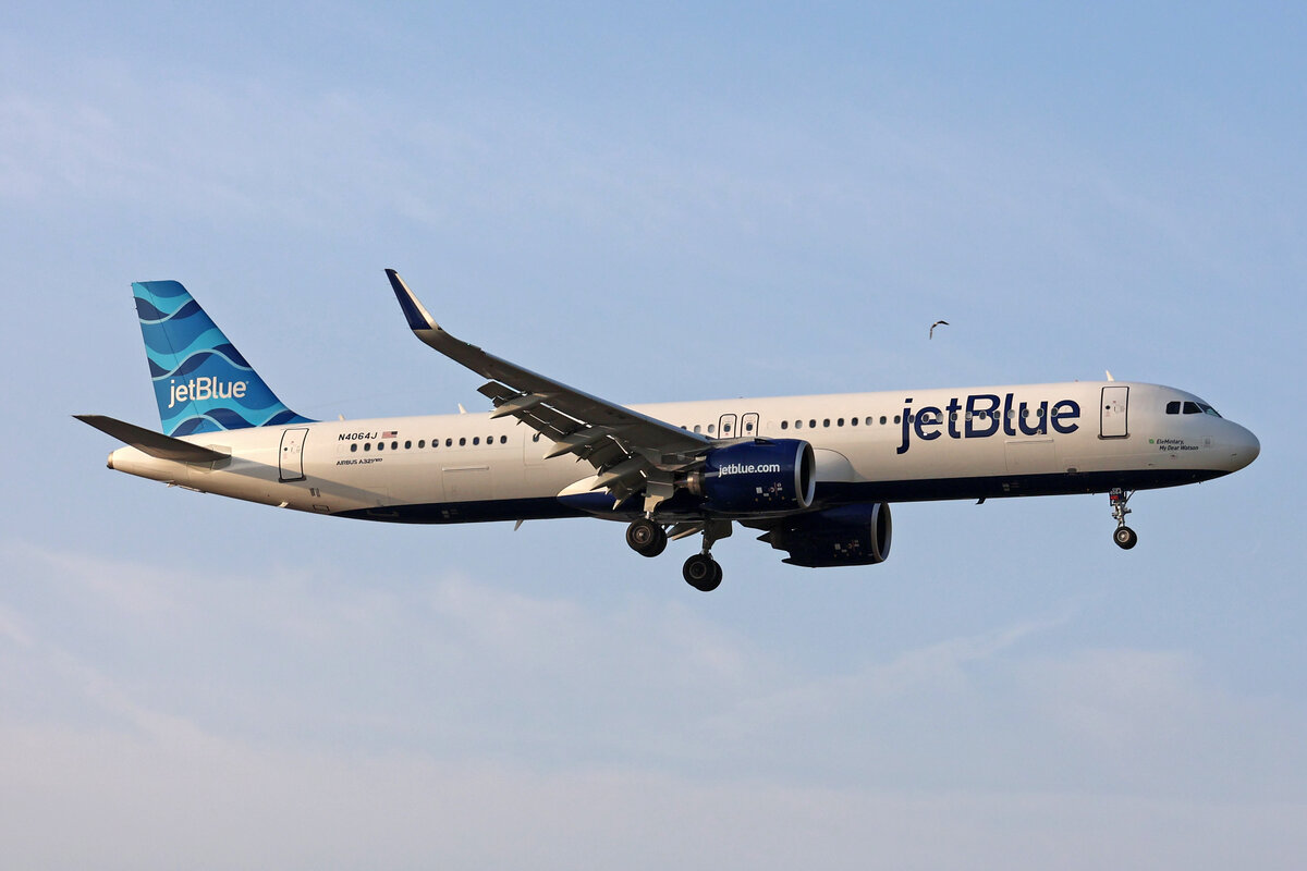 JetBlue Airways, N4064J, Airbus A321-271NX, msn: 10861, 03.Juli 2023, LHR London Heathrow, United Kingdom.