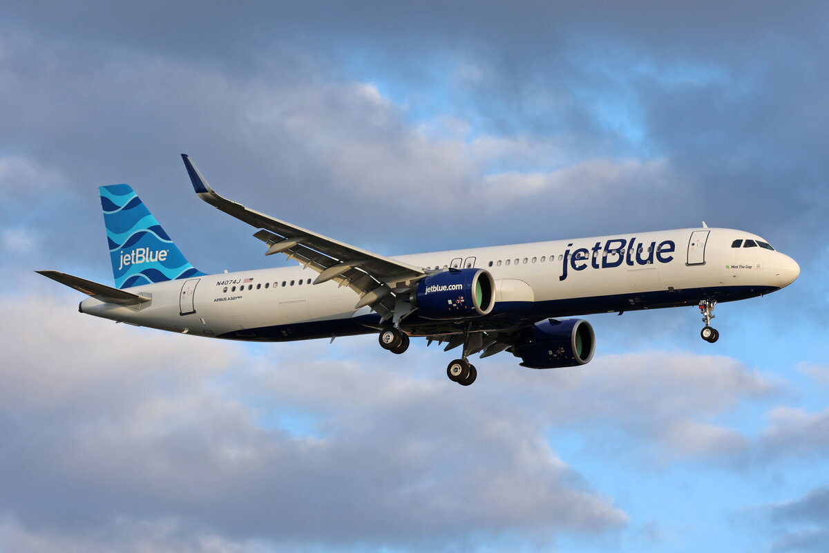 JetBlue Airways, N4074J, Airbus A321-271NXLR, msn: 11354,  Mint The Gap , 05.Juli 2023, LHR London Heathrow, United Kingdom.
