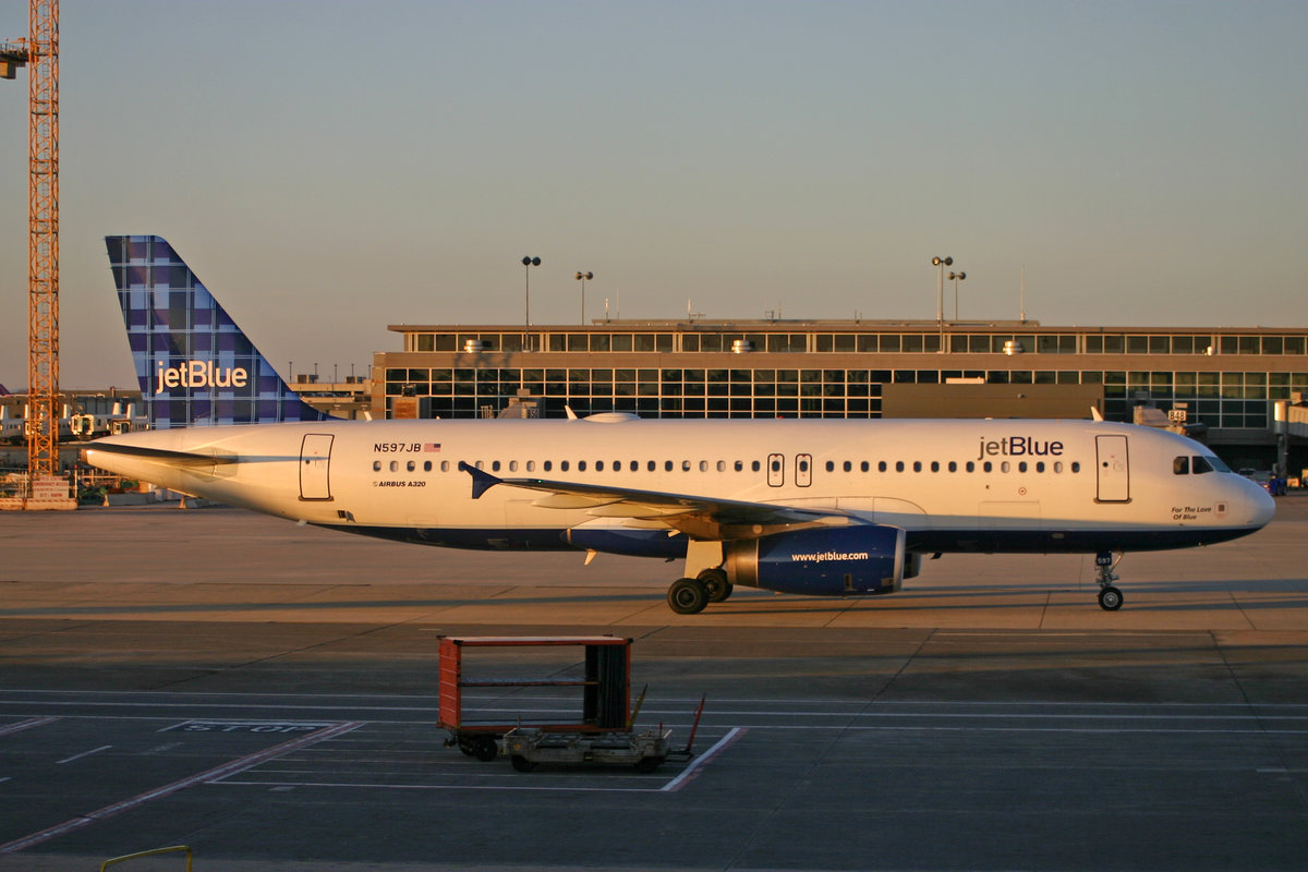 JetBlue Airways, N597JB, Airbus A320-232, msn: 2307,  For the Love of Blue , 24.Dezember 2006, IAD Washington Dulles, USA.