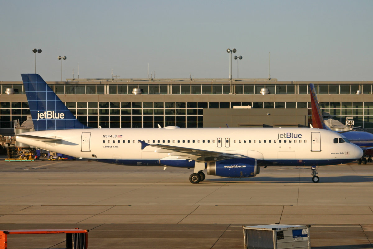 JetBlue, N544JB, Airbus A320-232, msn: 1835,  Blue Jean Baby , 24.Dezember 2006, IAD Washington Dulles, USA.
