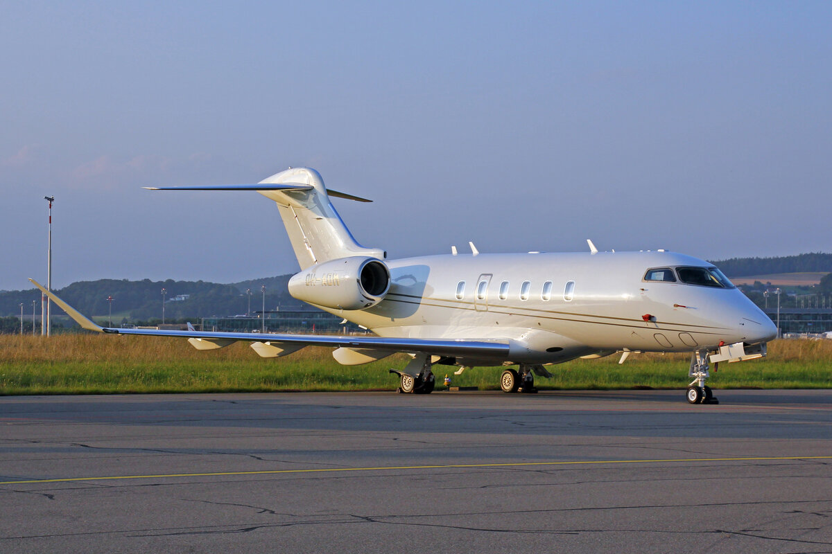 Jetflite, OH-ADM, Bombardier Challenger CL350, msn: 20525, 21.Juli 2021, ZRH Zürich, Switzerland.