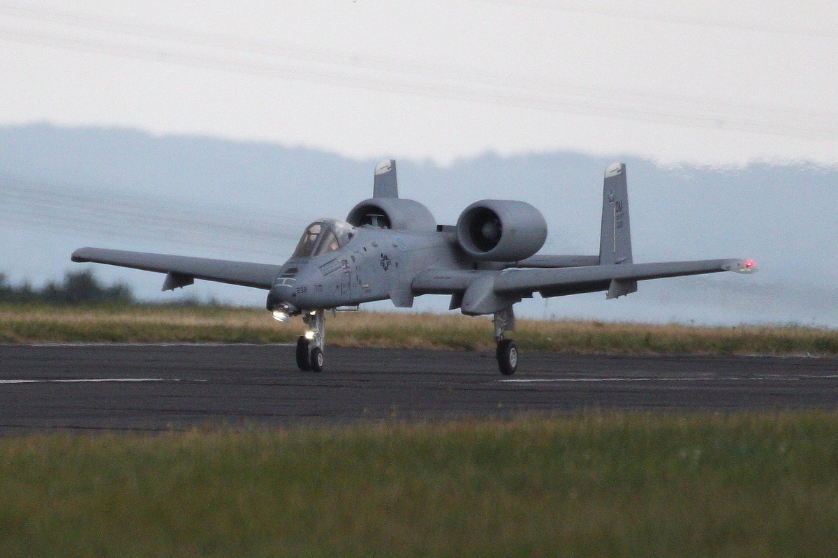 Jetmodell Fairchild-Republic A-10 Thunderbolt II ('Warthog'), bereit zum Start bei der JetPower-Messe 2016 auf dem Flugplatz Bengener Heide in Bad Neuenahr-Ahrweiler. Aufnahmedatum: 17.09.2016