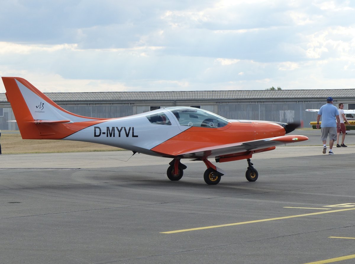JMB Aircraft Evolution VL 3, D-MYVL vor der Tankplatte in Gera (EDAJ) am 25.7.2020