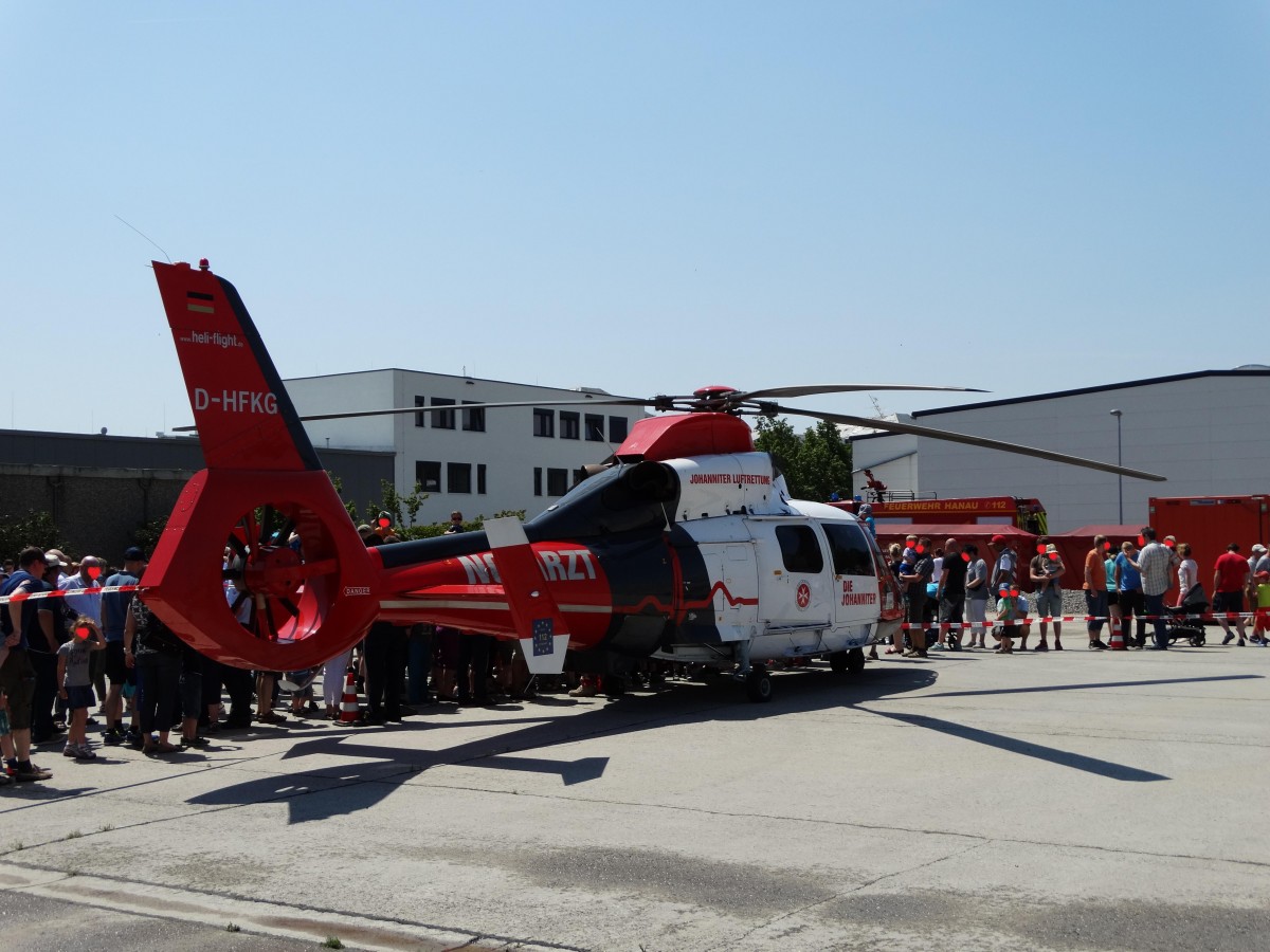Johanniter Eurocopter AS 365 N2 (Christoph Gießen) D-HFKG am 07.06.15 in Hanau beim Tag der Offenen Tür der Feuerwehr